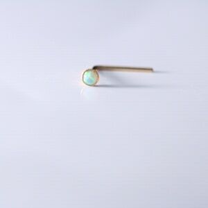 9kt Gold Nose Piercing with cute Aura Boreal fresh gem New